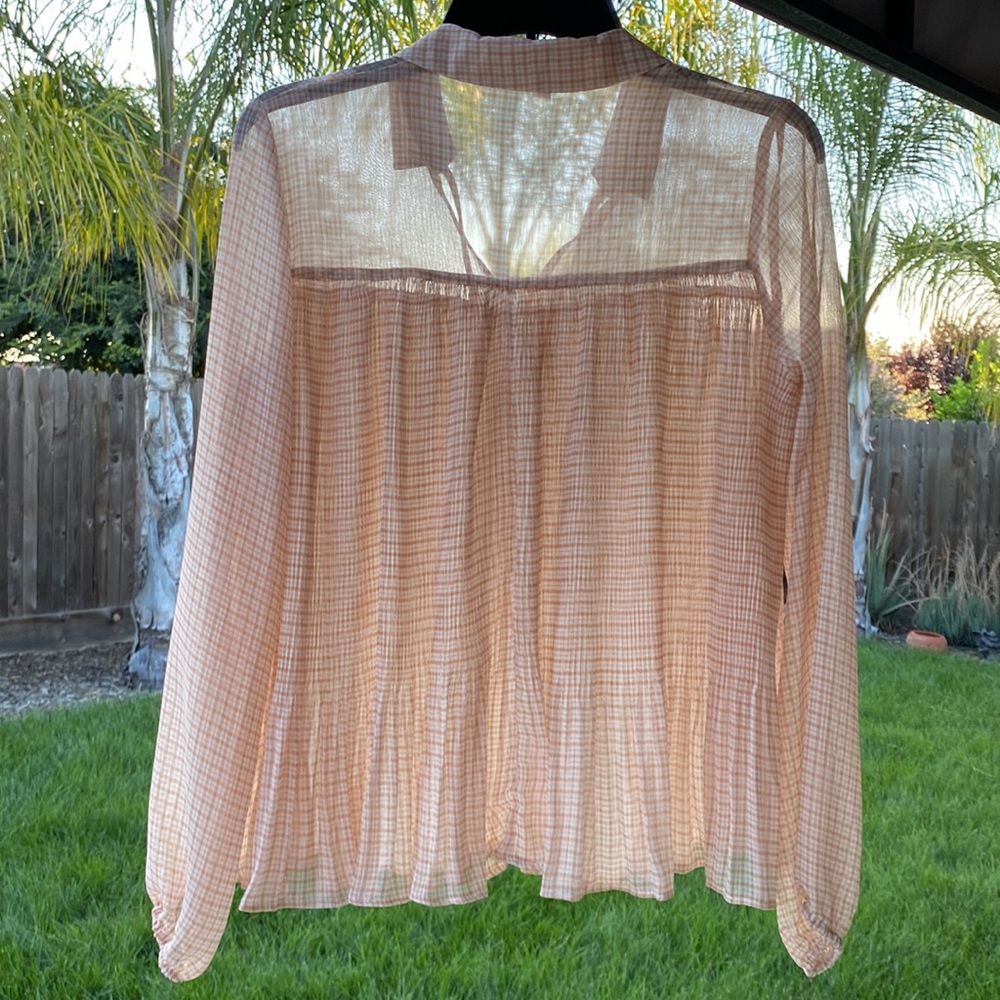 Lauren Conrad top, sheer, long sleeved size XS - Picture 2 of 3